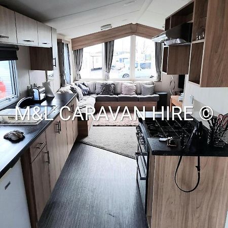 Blue Dolphin Holiday Park Gristhorpe エクステリア 写真