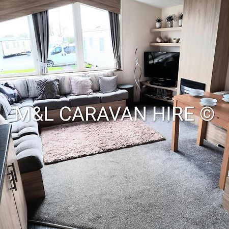 Blue Dolphin Holiday Park Gristhorpe エクステリア 写真