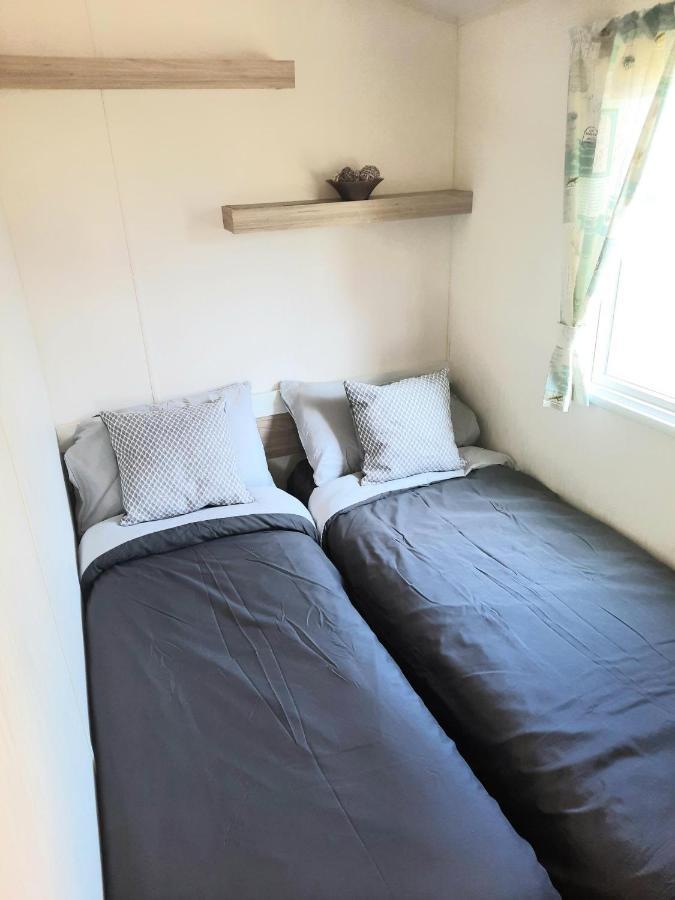 Blue Dolphin Holiday Park Gristhorpe エクステリア 写真