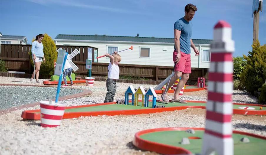 Blue Dolphin Holiday Park Gristhorpe エクステリア 写真
