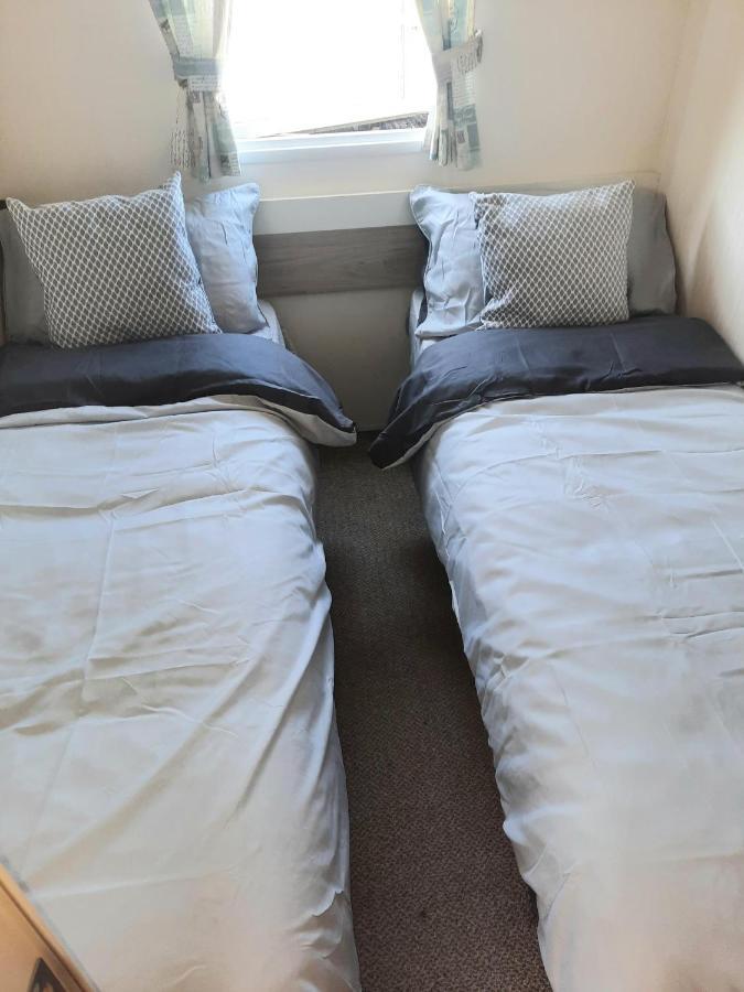 Blue Dolphin Holiday Park Gristhorpe エクステリア 写真