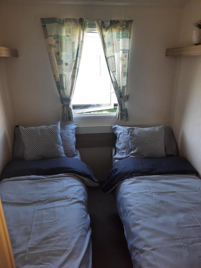 Blue Dolphin Holiday Park Gristhorpe エクステリア 写真